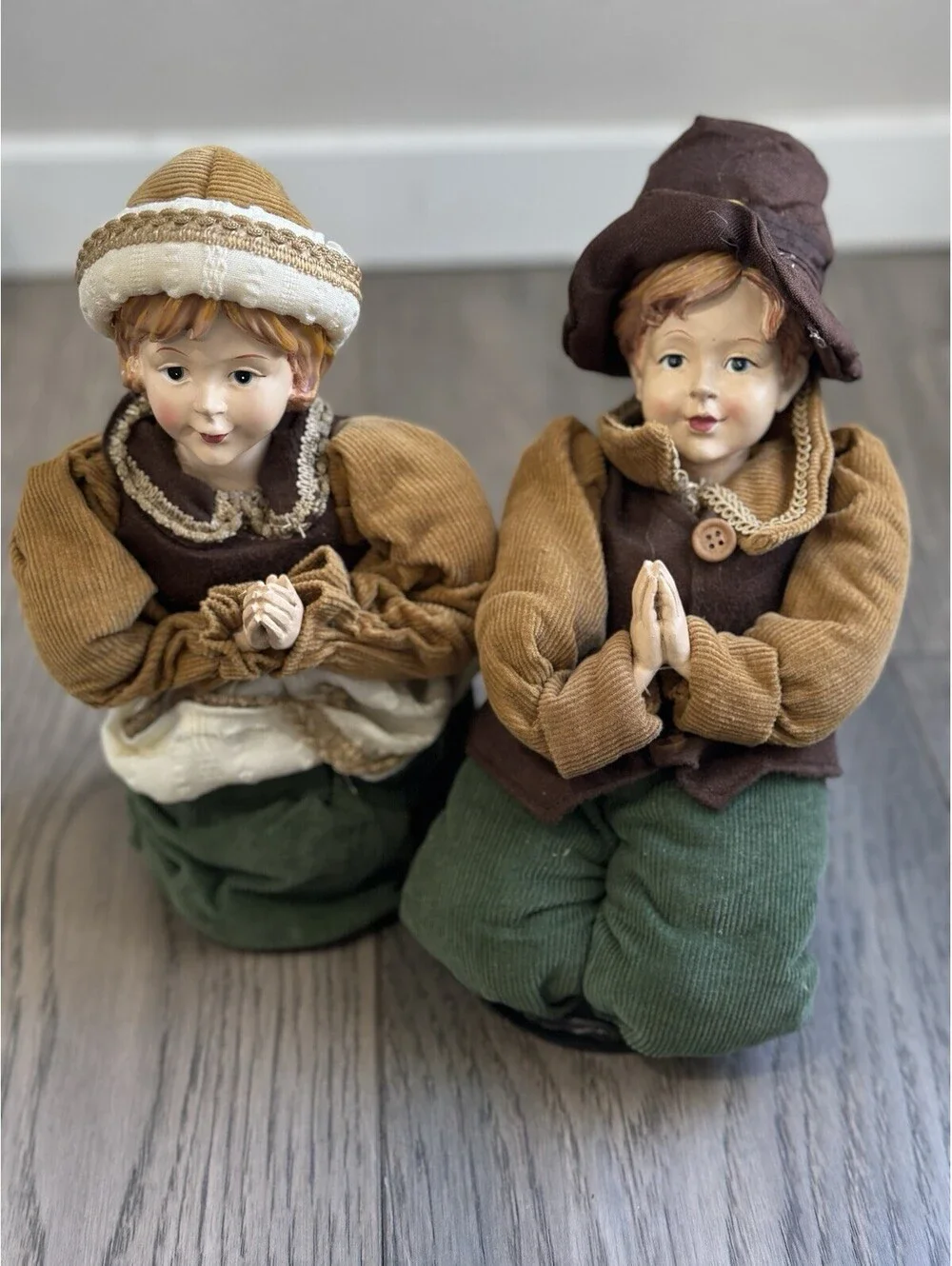 Cracker Barrel “family Editions” Thanksgiving Pilgrim Boy And Girl Praying 9”